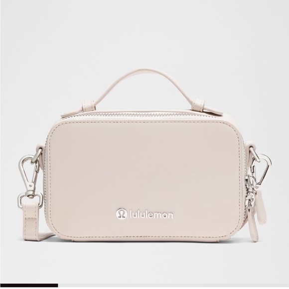 LIKE NEW lululemon Cashew Camera Crossbody Bag - Picture 7 of 9